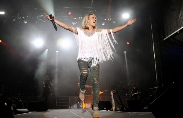 WATCH: Carrie Underwood and Axl Rose Sing “Welcome to the Jungle”