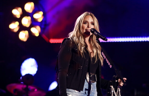 Should Cell Phones be BANNED at Concerts?